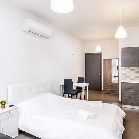 Spacious Studio Downtown Ларнака Экстерьер фото