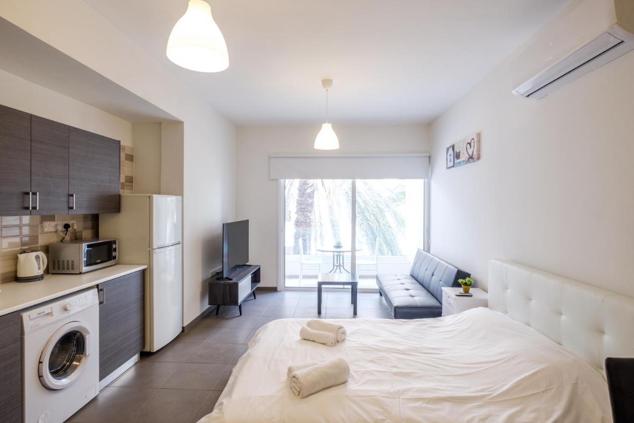 Spacious Studio Downtown Ларнака Экстерьер фото