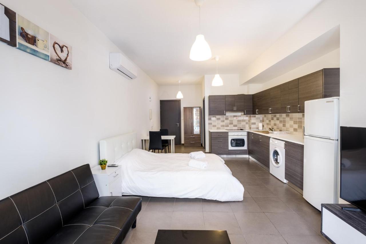 Spacious Studio Downtown Ларнака Экстерьер фото