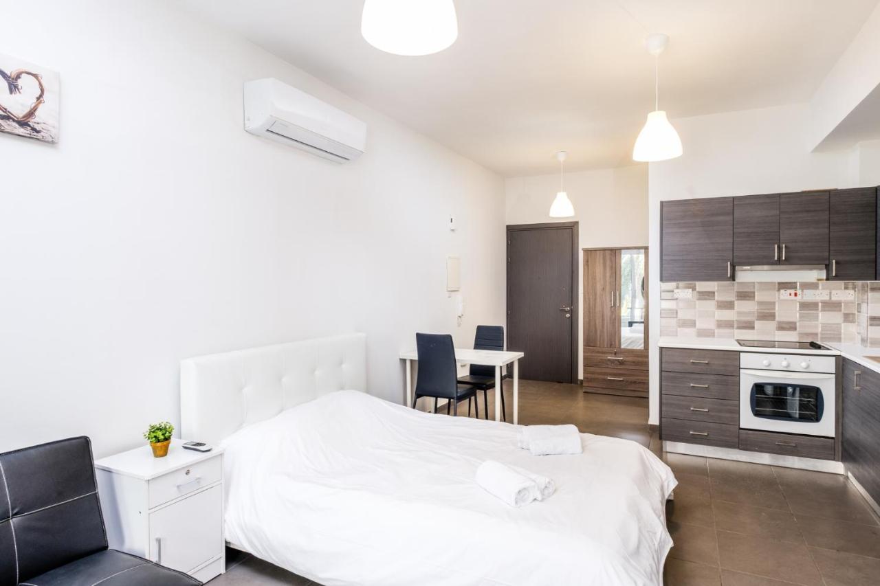 Spacious Studio Downtown Ларнака Экстерьер фото